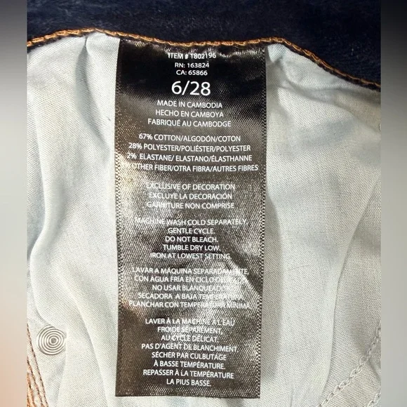 Well Worn High Rise Wide Leg Denim Jeans - Dark Wash. Like new. Size 6/28 - Picture 7 of 7